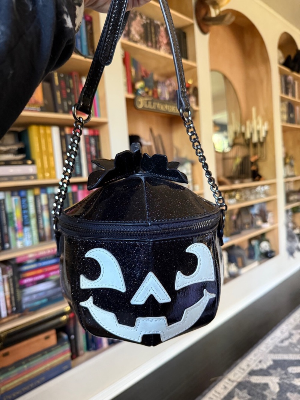 Black Glitter glow in the dark mad engine Crossbody Bag - White Jack-O'-Lantern
